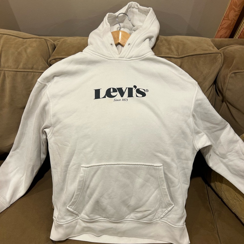 Levi’s White Sweatshirt